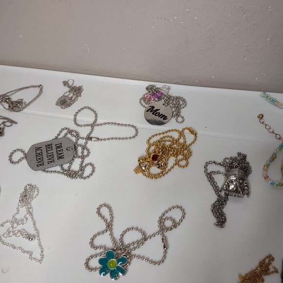Lot Of Over 30 Pendant Necklaces - Picture 11 of 16